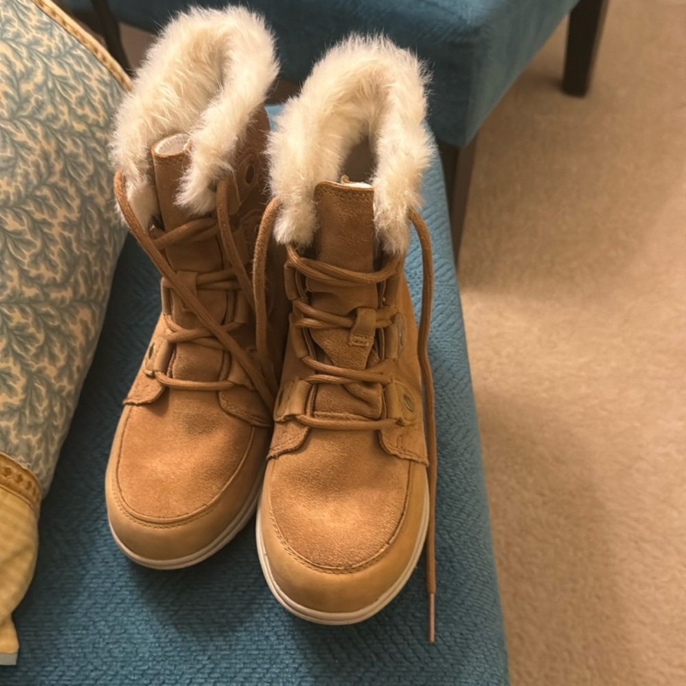 Camel suede Sorel boots